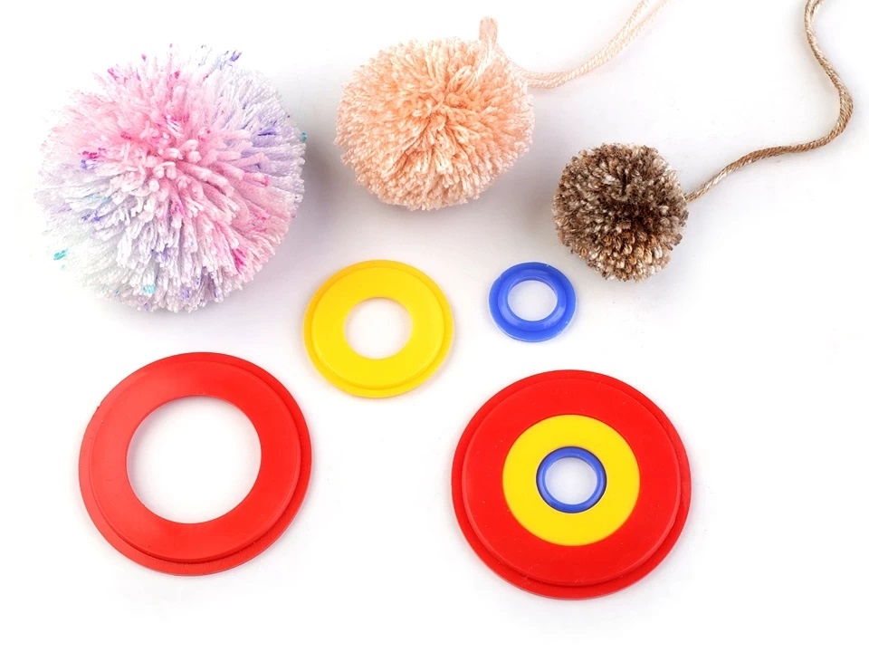 Pom pom maker pony