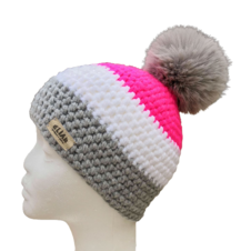 Women's beanie with pom pom